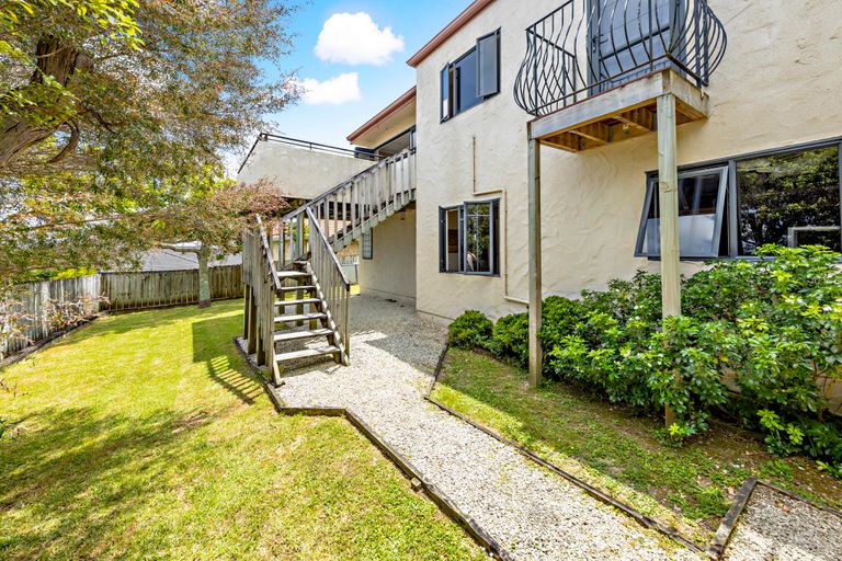 Photo of property in 13 Conacher Close, East Tamaki Heights, Auckland, 2016