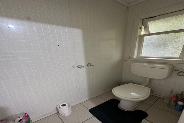 Photo of property in 6 Arahoe Road, New Lynn, Auckland, 0600