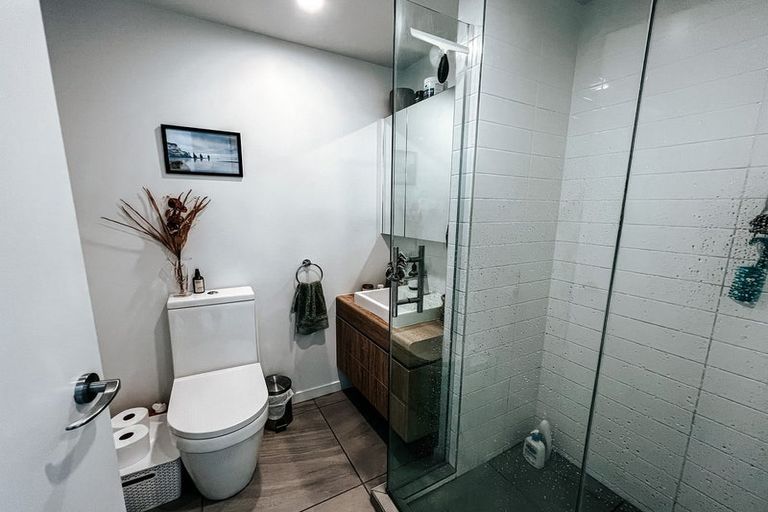 Photo of property in Pinnacle Apartments, E706/160 Victoria Street, Te Aro, Wellington, 6011
