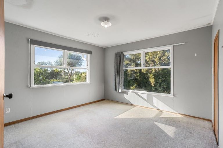 Photo of property in 92 Stottholm Road, Titirangi, Auckland, 0604