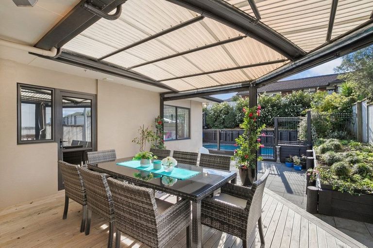 Photo of property in 2 Ellivani Rise, Pukekohe, 2120