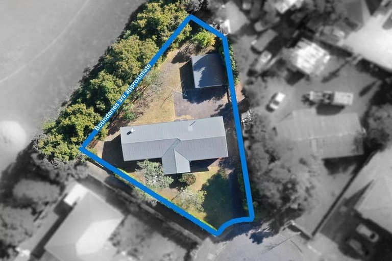 Photo of property in 1 Normandy Place, Henderson, Auckland, 0610