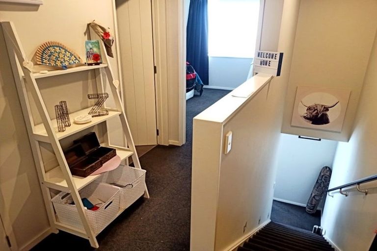 Photo of property in 4/2 Dyers Pass Road, Cashmere, Christchurch, 8022