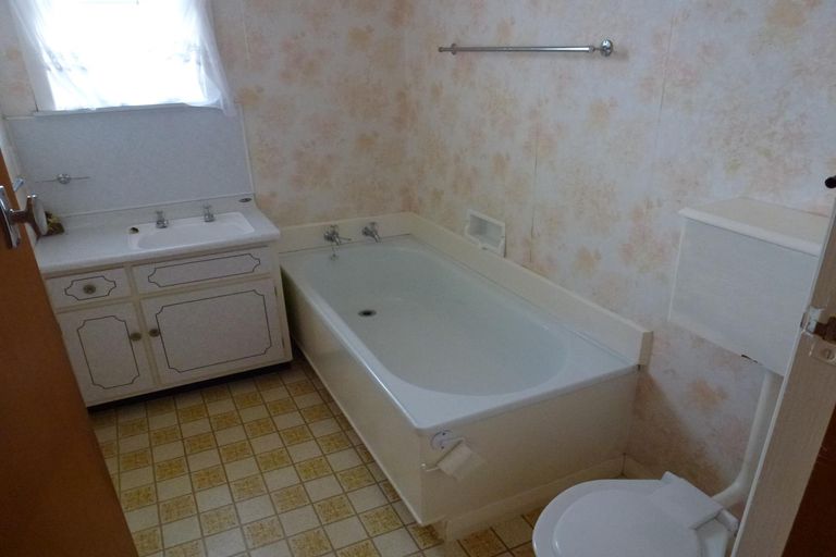 Photo of property in 64 Newcastle Street, Hokowhitu, Palmerston North, 4410