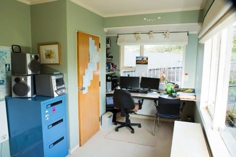 Photo of property in 6 Doon Grove, Papakowhai, Porirua, 5024