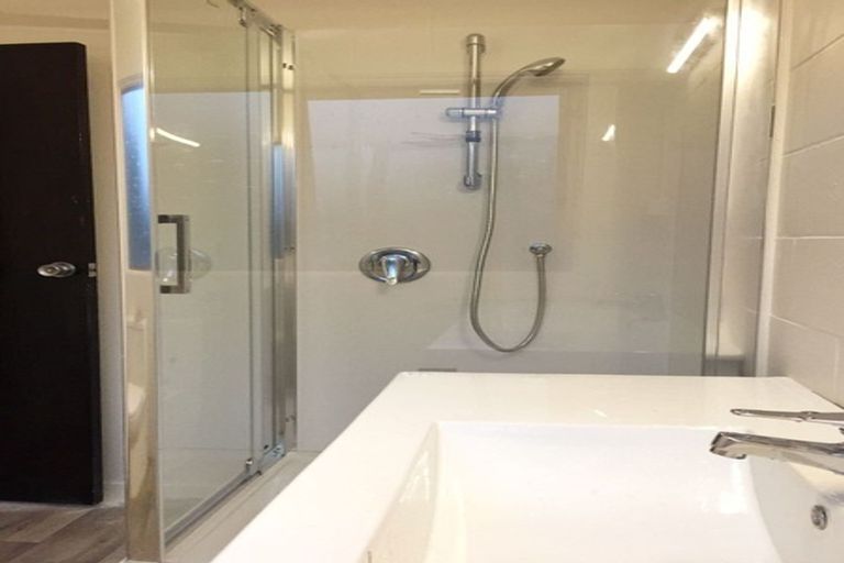 Photo of property in 24 The Esplanade, Eastern Beach, Auckland, 2012