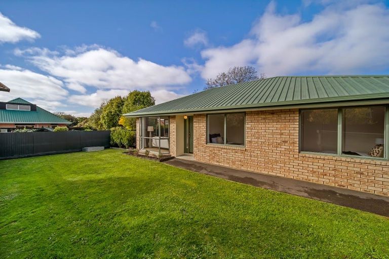 Photo of property in 14a Larch Place, Casebrook, Christchurch, 8051