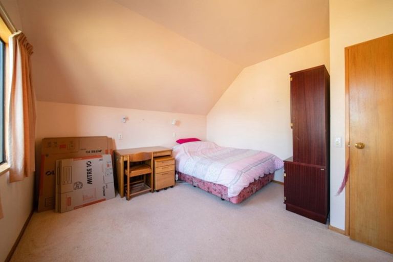 Photo of property in 128 Wynyard Crescent, Fernhill, Queenstown, 9300