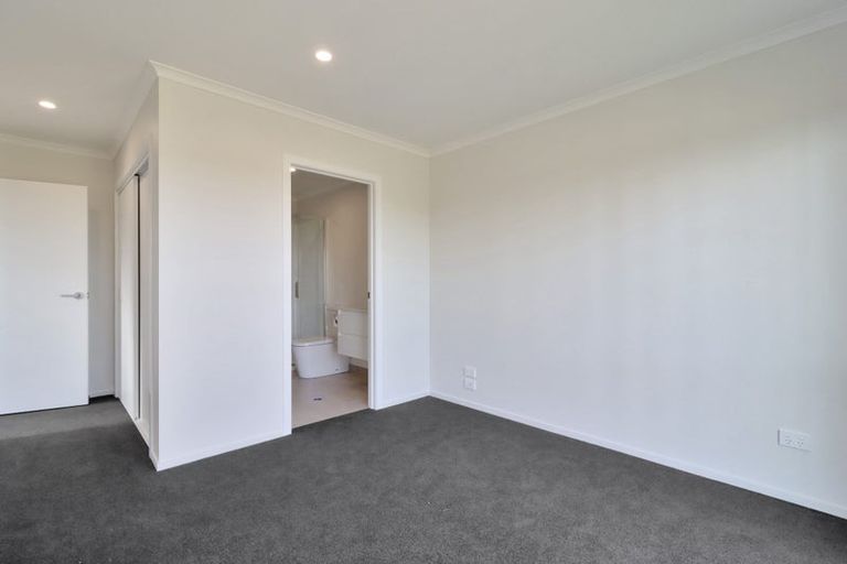 Photo of property in 43 Waruhia Crescent, Rototuna North, 3281