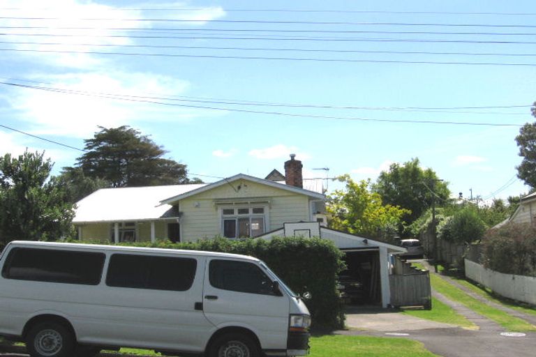 Photo of property in 11 William Bond Street, Stanley Point, Auckland, 0624
