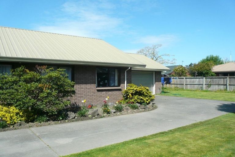 Photo of property in 73 Sarabande Avenue, Redwood, Christchurch, 8051