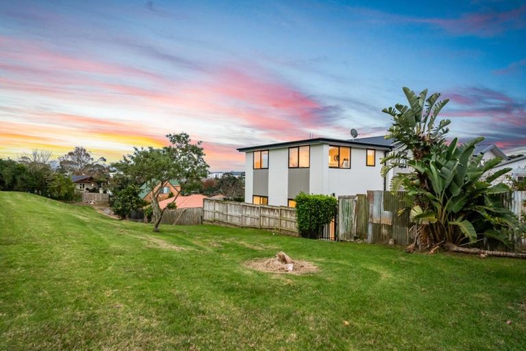 Photo of property in 52f Vodanovich Road, Te Atatu South, Auckland, 0610