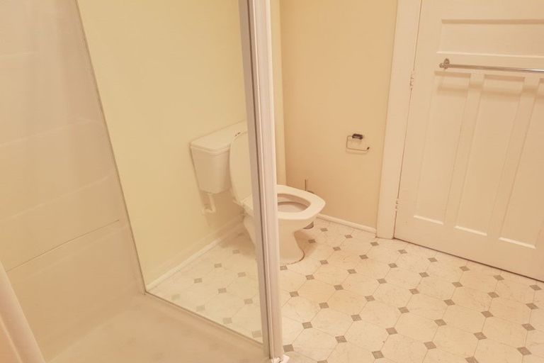 Photo of property in 32 Waimairi Road, Upper Riccarton, Christchurch, 8041