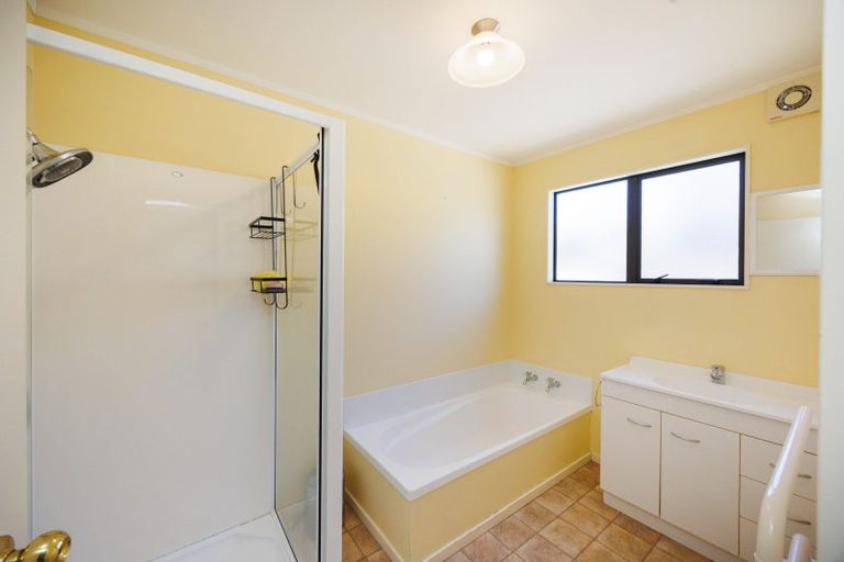 Photo of property in 68 Clifton Terrace, Fitzherbert, Palmerston North, 4410