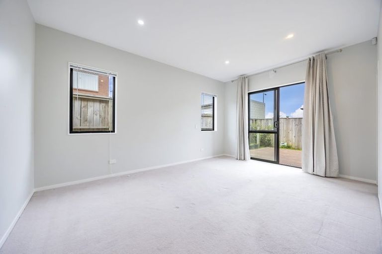 Photo of property in 15 Ropere Street, Kumeu, 0810