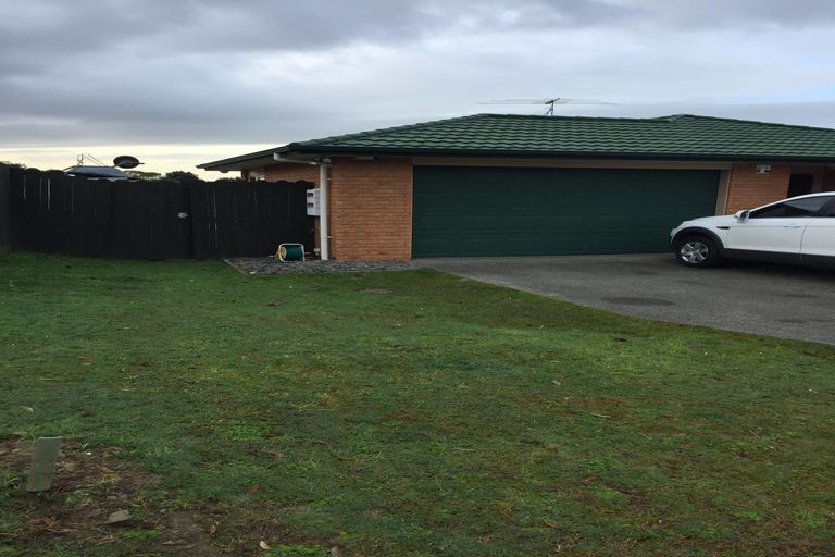 Photo of property in 16 Reremanu Place, Weymouth, Auckland, 2103