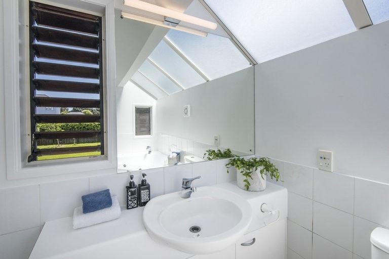 Photo of property in 2/14 Bayview Road, Hauraki, Auckland, 0622