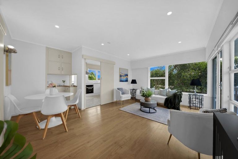 Photo of property in 4/38 Old Lake Road, Narrow Neck, Auckland, 0624