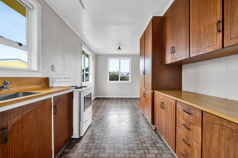 Photo of property in 9 Bone Crescent, Hawera, 4610