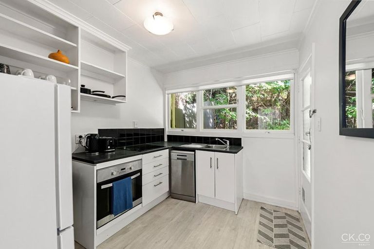 Photo of property in 2/26 Deller Grove, Silverstream, Upper Hutt, 5019