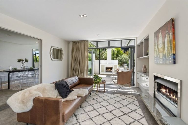 Photo of property in 15 Challenger Lane, Redcliffs, Christchurch, 8081