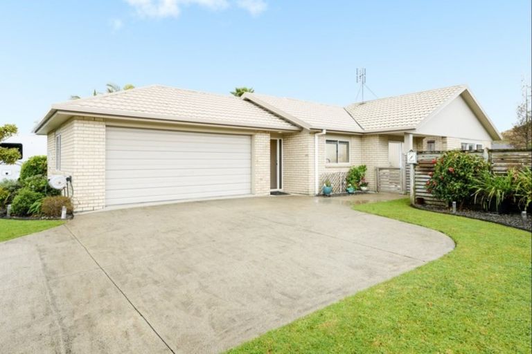 Photo of property in 2/100 Millers Road, Brookfield, Tauranga, 3110