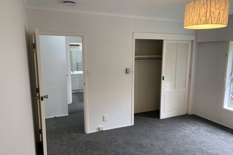 Photo of property in 1/190 Queen Street, Northcote Point, Auckland, 0627