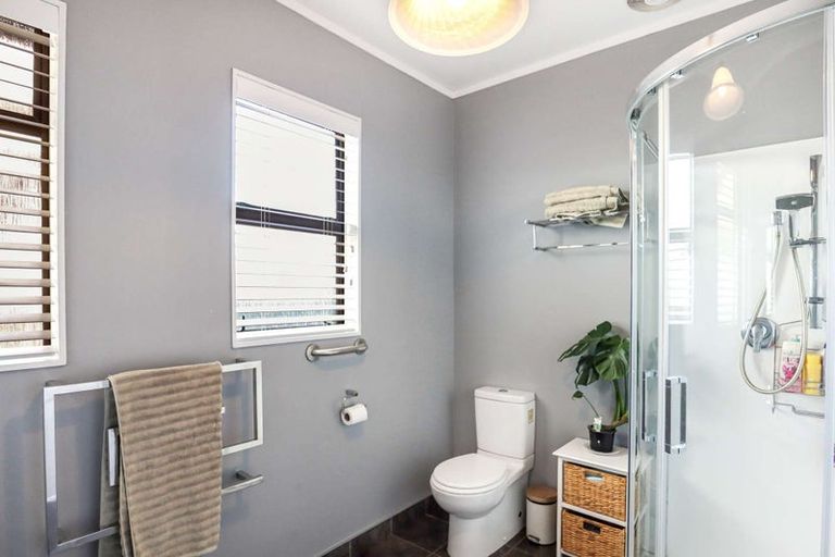 Photo of property in 22 Queen Street, Westport, 7825