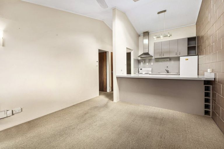 Photo of property in 6/219 Grant Road, Thorndon, Wellington, 6011