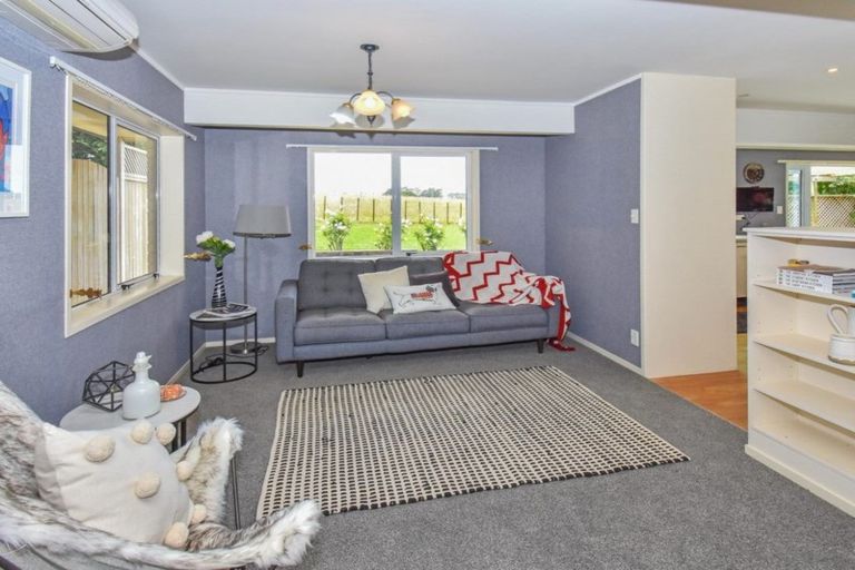 Photo of property in 12 Tadley Court, Goodwood Heights, Auckland, 2105