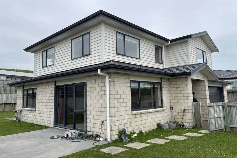 Photo of property in 77 Grenada Drive, Grenada Village, Wellington, 6037