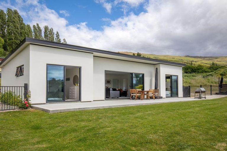 Photo of property in 46 Selkirk Street, Roxburgh, 9500