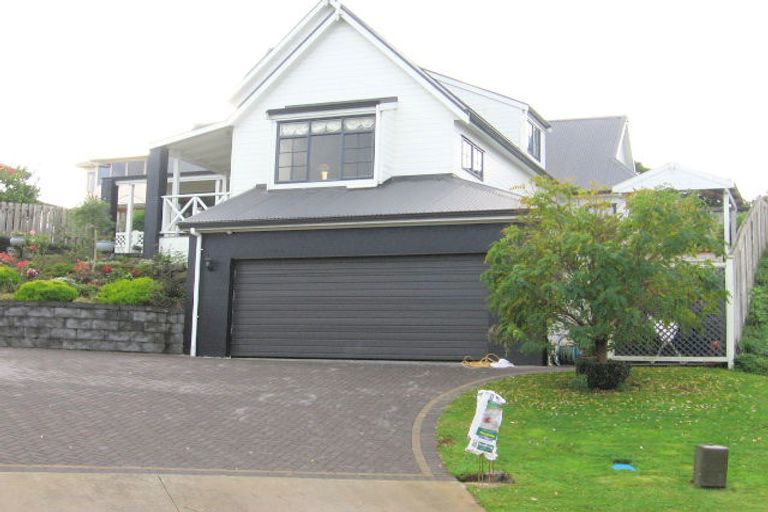 Photo of property in 5 Figtree Terrace, Goodwood Heights, Auckland, 2105