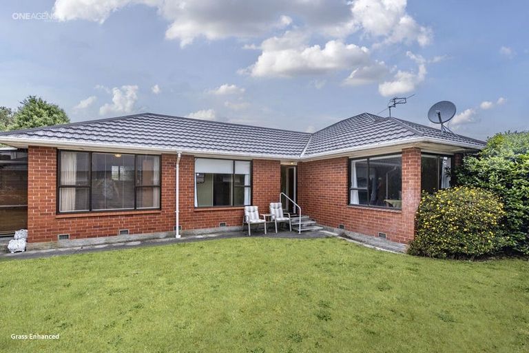 Photo of property in 1b Sylvia Street, Parklands, Christchurch, 8083