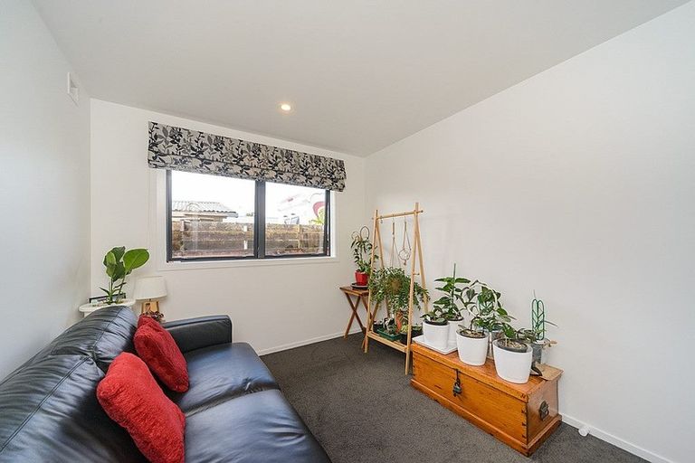 Photo of property in 43a Abraham Crescent, Milson, Palmerston North, 4414