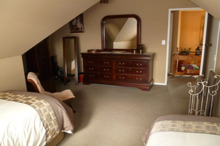 Photo of property in 18 Churchill Avenue, Hokowhitu, Palmerston North, 4410