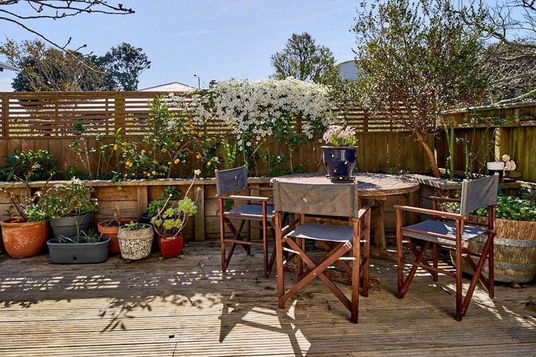 Photo of property in 96 Muritai Road, Eastbourne, Lower Hutt, 5013