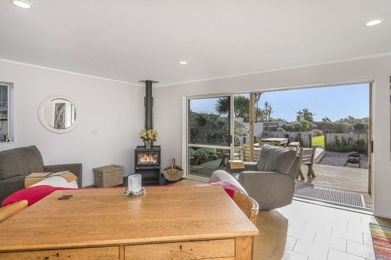 Photo of property in 11 Rodney Avenue, Te Horo Beach, Otaki, 5581