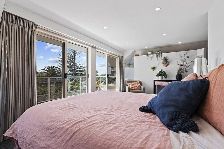 Photo of property in 5a Craig Road, Milford, Auckland, 0620