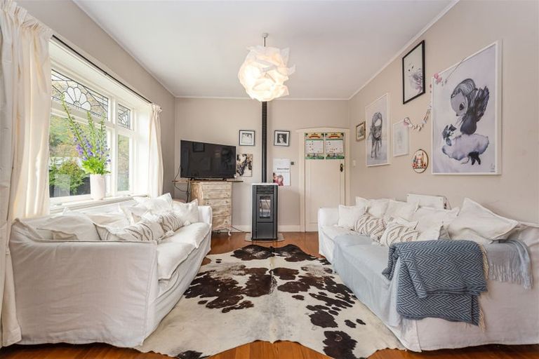 Photo of property in 31 Flavell Street, Heathcote Valley, Christchurch, 8022