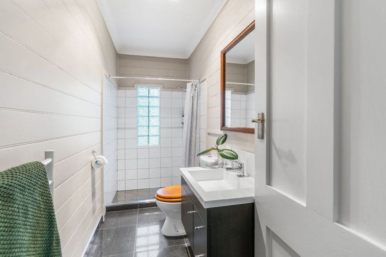 Photo of property in 19 Hawkhurst Road, Lyttelton, 8082