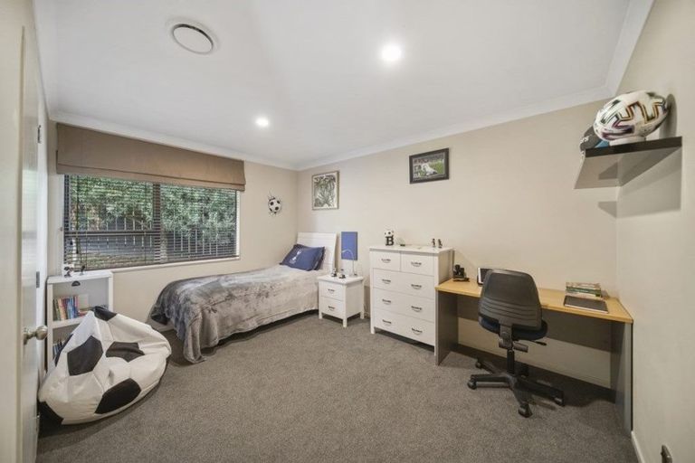 Photo of property in 29 Woodview Rise, Botany Downs, Auckland, 2010