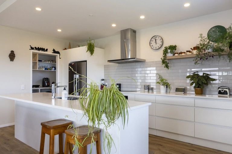 Photo of property in 14 Pukenamu Road, Rainbow Point, Taupo, 3330