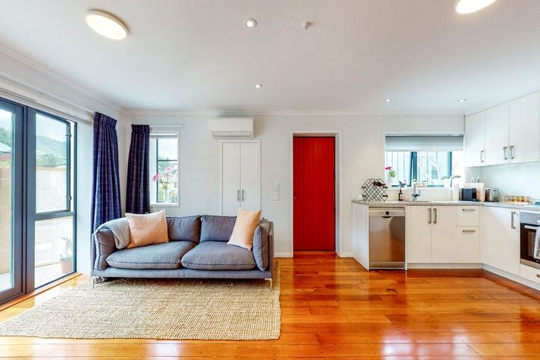 Photo of property in 11 Jacobsen Lane, Ngaio, Wellington, 6035