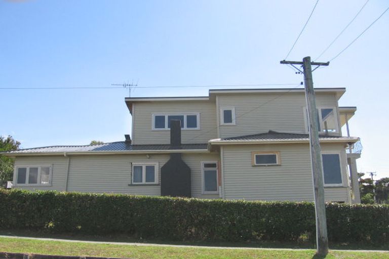 Photo of property in 2/22 Masterton Road, Rothesay Bay, Auckland, 0630