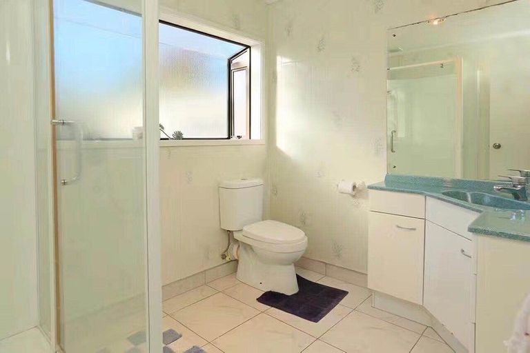 Photo of property in 128 Moire Road, West Harbour, Auckland, 0618