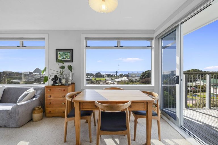 Photo of property in 3 Weston Street, Moturoa, New Plymouth, 4310