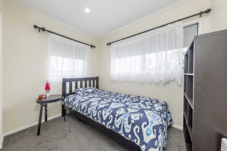 Photo of property in 3a Hinton Place, Weymouth, Auckland, 2103