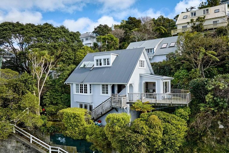 Photo of property in 9 Northland Road, Northland, Wellington, 6012