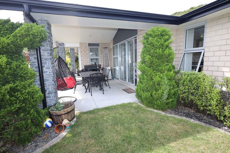 Photo of property in 35 Rochfort Crescent, Pyes Pa, Tauranga, 3112